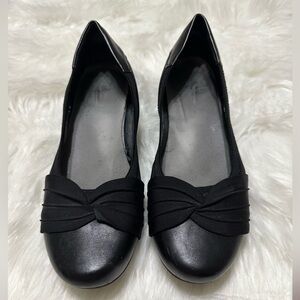 Yuu Marcel black flats size 10